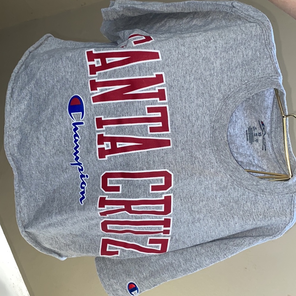 Women XS champion Santa Cruz tee cropped
